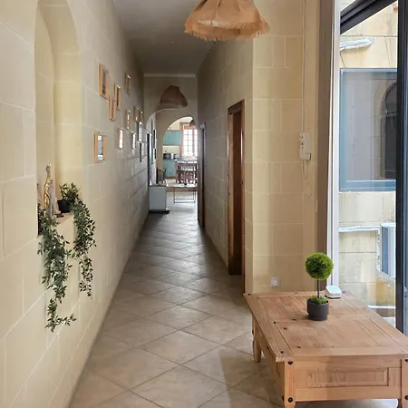 Spacious Quiet 3 Bedroom 3 Bathroom *