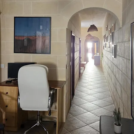 Spacious Quiet 3 Bedroom 3 Bathroom