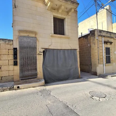Spacious Quiet 3 Bedroom 3 Bathroom *