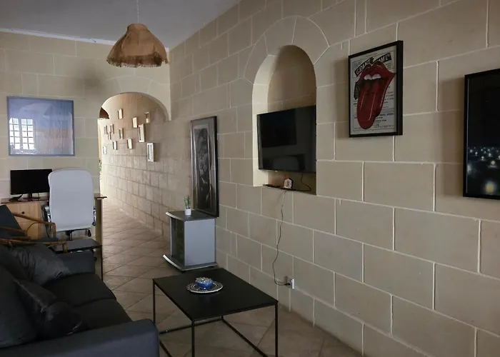 Spacious Quiet 3 Bedroom 3 Bathroom