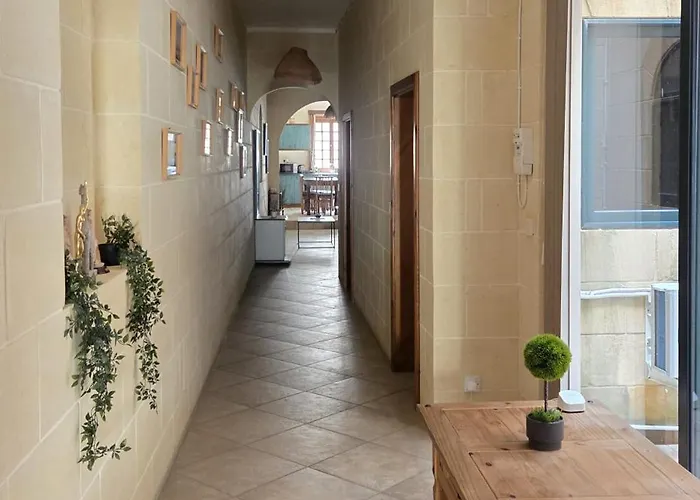 Spacious Quiet 3 Bedroom 3 Bathroom *