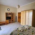 Spacious Quiet 3 Bedroom 3 Bathroom Għajnsielem
