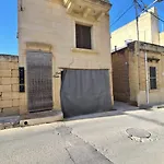 Spacious Quiet 3 Bedroom 3 Bathroom *