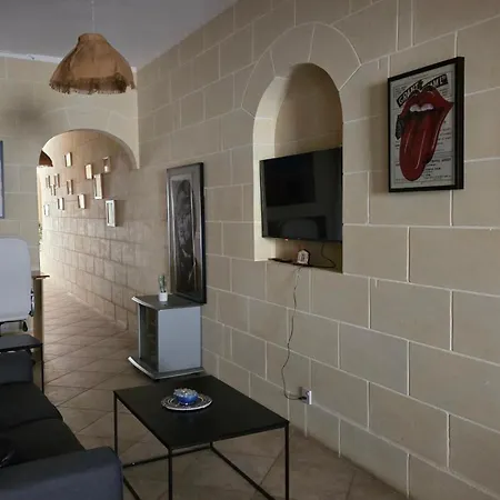 Spacious Quiet 3 Bedroom 3 Bathroom