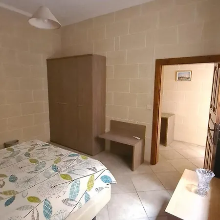 Spacious Quiet 3 Bedroom 3 Bathroom Διαμέρισμα Għajnsielem