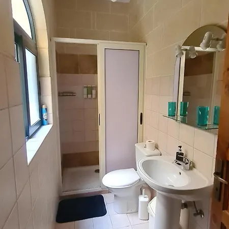Διαμέρισμα Spacious Quiet 3 Bedroom 3 Bathroom Għajnsielem