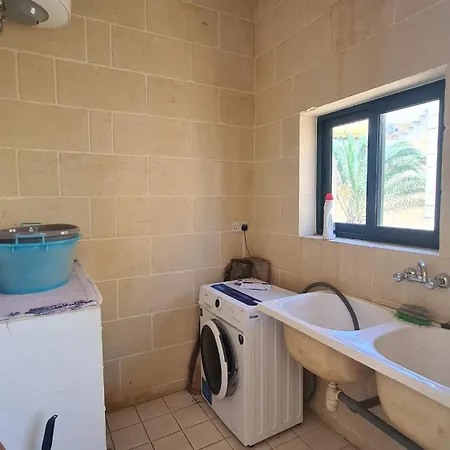 Spacious Quiet 3 Bedroom 3 Bathroom Appartement *