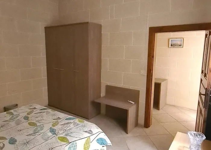 Spacious Quiet 3 Bedroom 3 Bathroom Διαμέρισμα Għajnsielem
