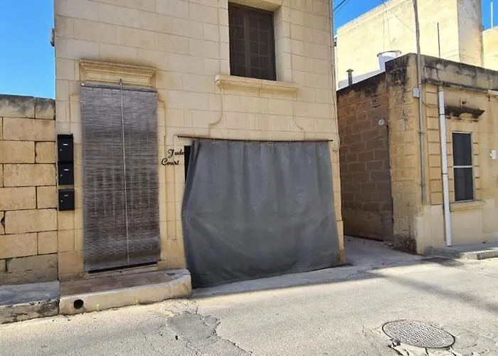 Spacious Quiet 3 Bedroom 3 Bathroom *