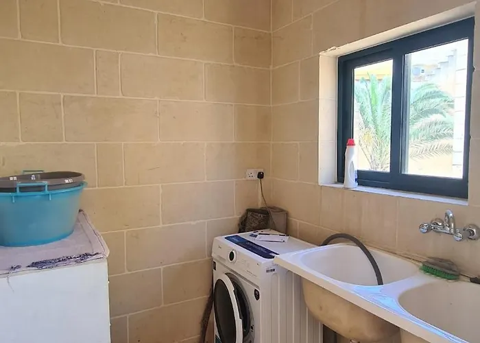 Spacious Quiet 3 Bedroom 3 Bathroom Διαμέρισμα *